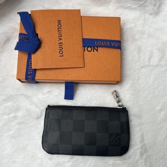 Authentic Louis Vuitton cle - Picture 9 of 10